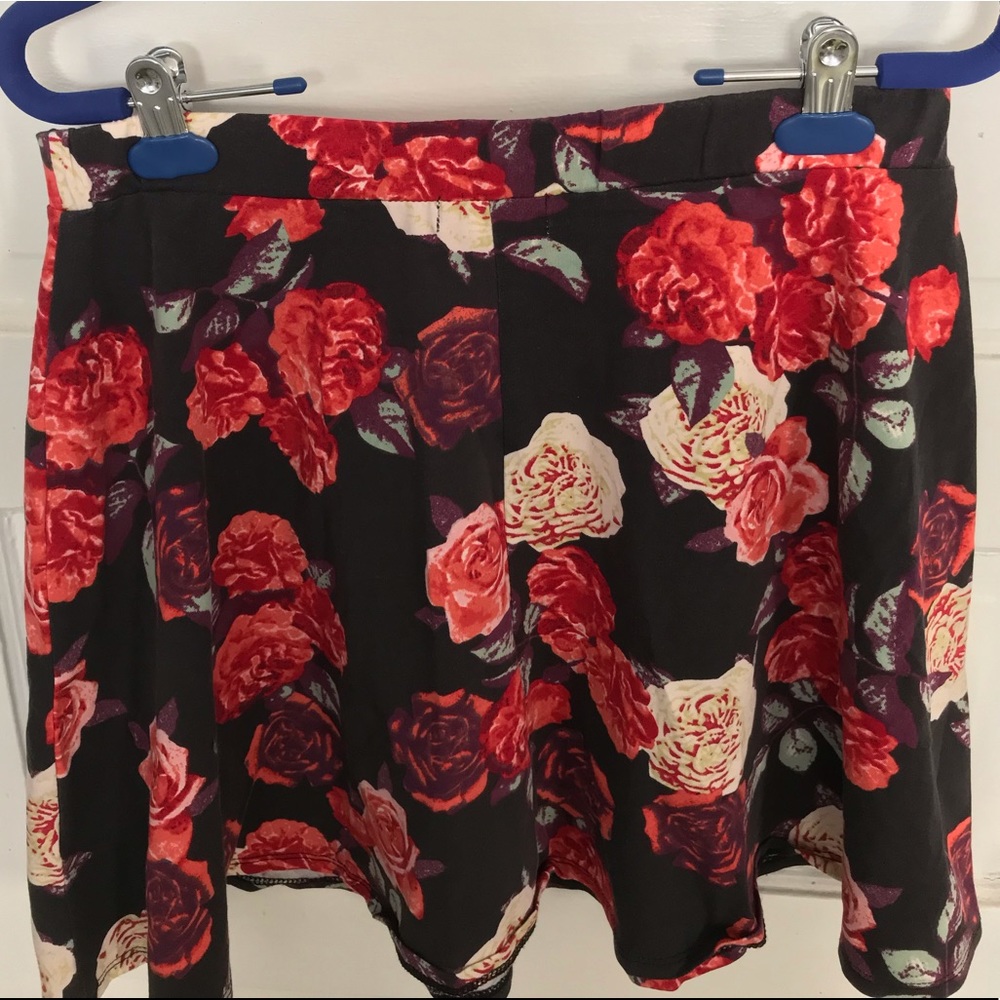 Element Rose Mini Skirt NWOT Size Large